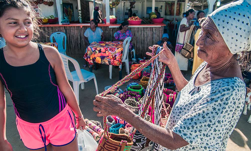 Cabo de la Vela Wayuu mochila bag seller